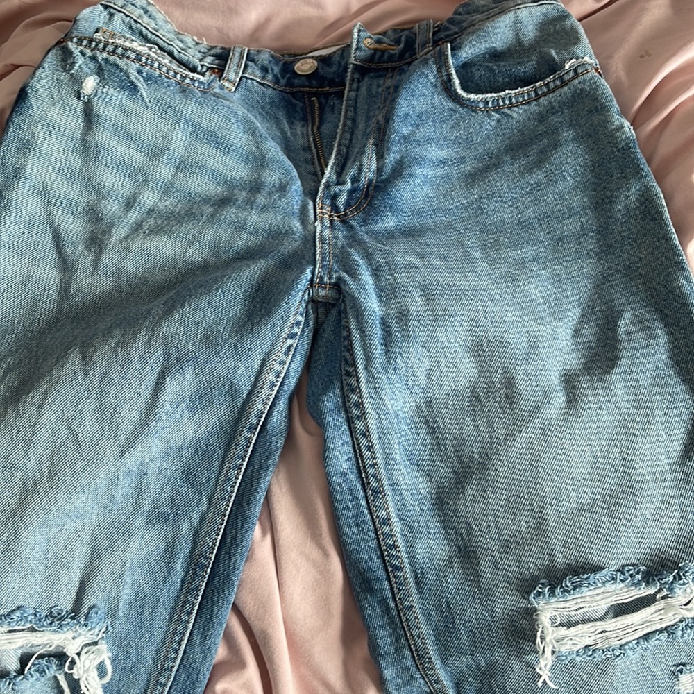 Zara Distressed. Jeans size 6, Excellent Condition